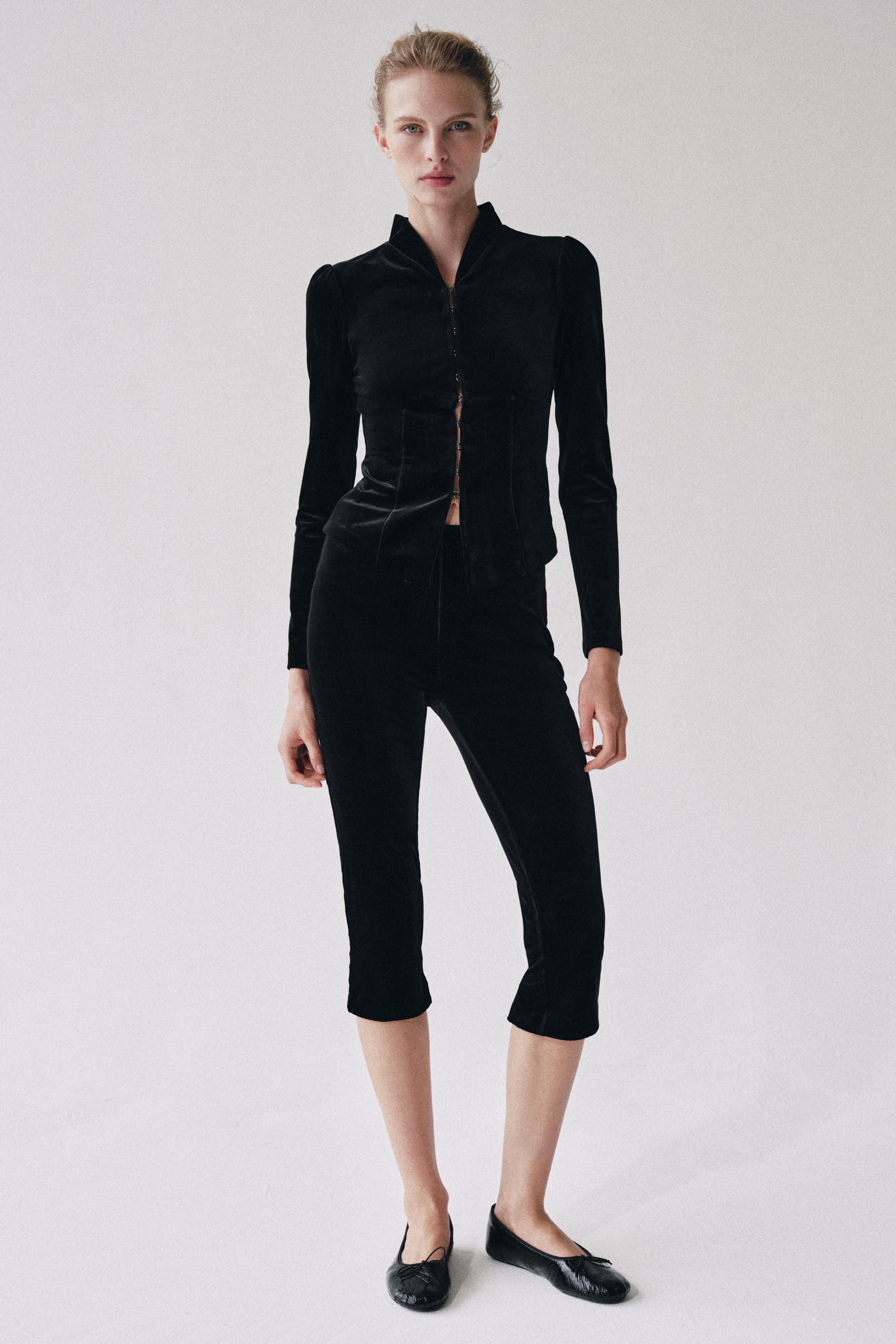 VELVET CAPRI PANTS